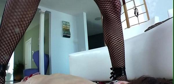  Ballbusting prodomme squirting over her sub